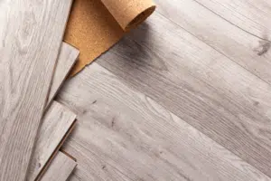 pulire superfici in laminato
