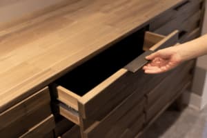 come nutrire il legno dei mobili